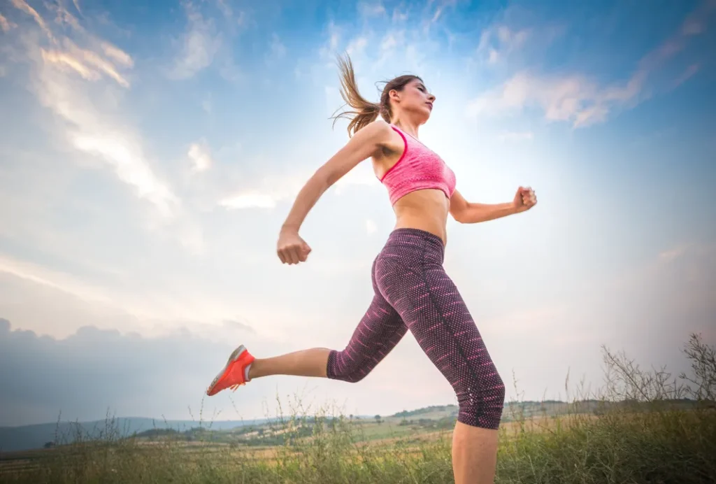 運動をする女性