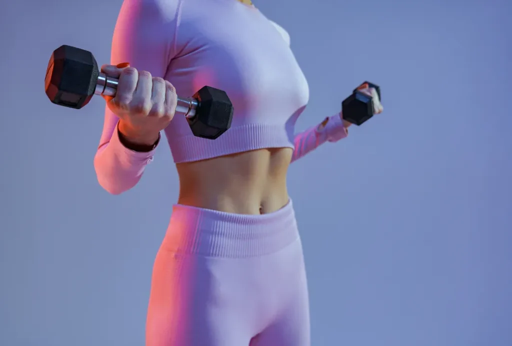 筋トレをする女性