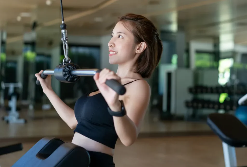 トレーニングをする女性