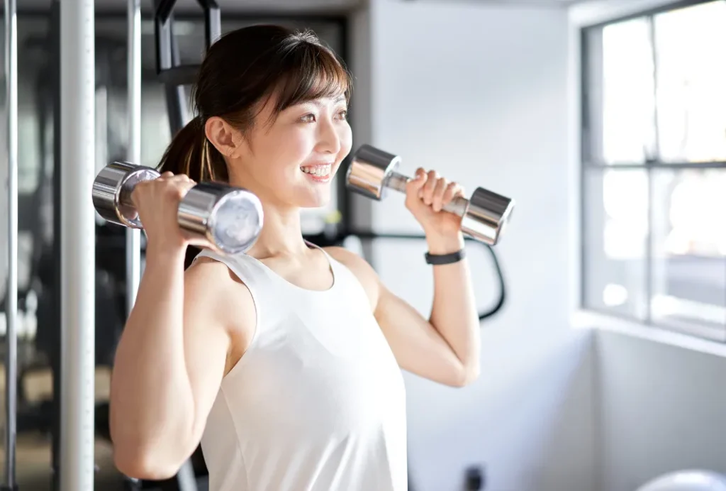 筋トレをする女性