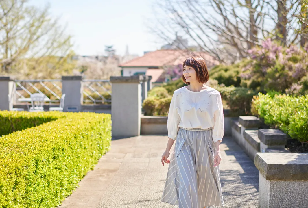きれいな姿勢の女性