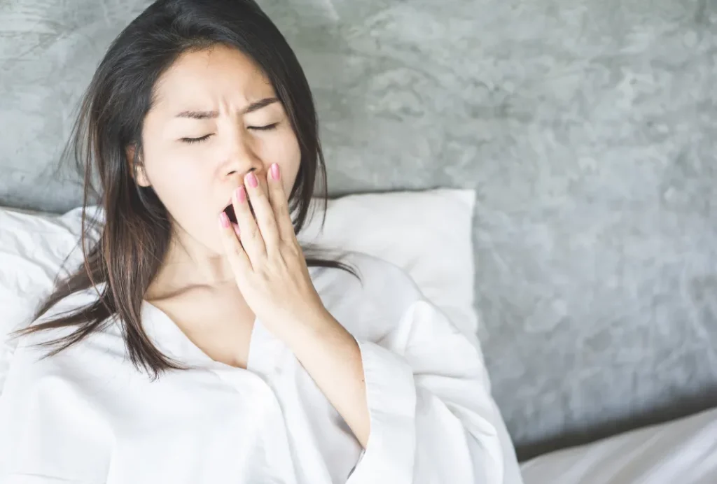 眠たい女性